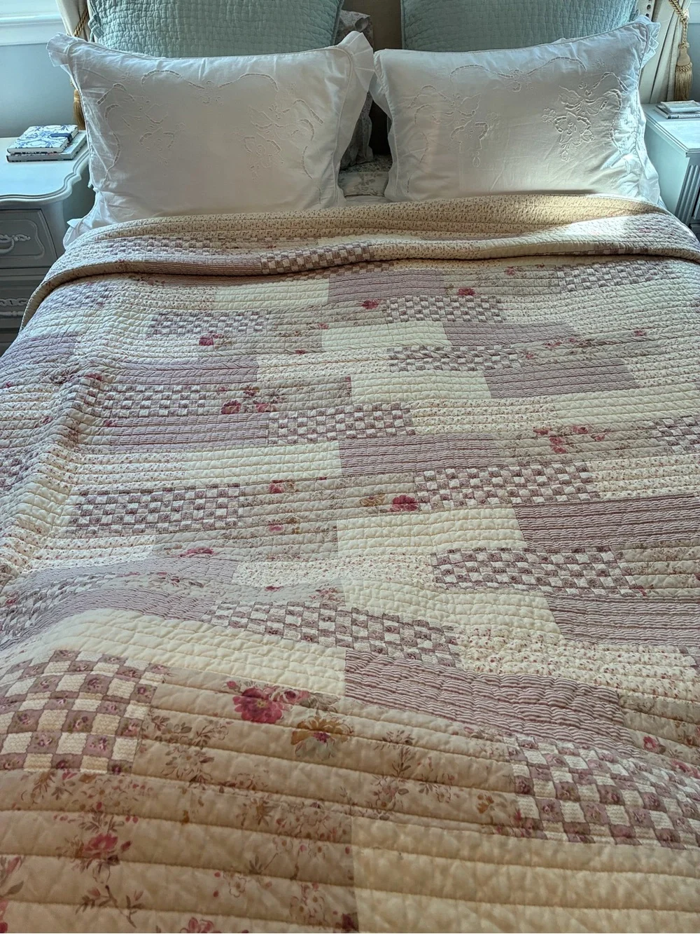 Vintage Floral Cotton Quilt in Cream and Light Pink